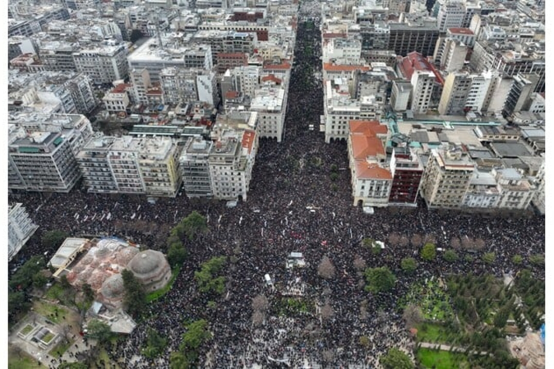 Διεθνή μέσα μετέδωσαν τις μαζικές διαδηλώσεις στα Τέμπη